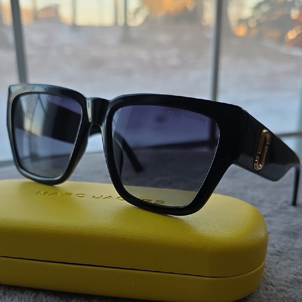 Marc Jacobs Black Sunglasses with Dark Gradient Lenses